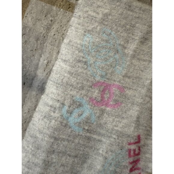 Chanel Gray Multicolor Logo Pattern Scarf 43% Cashmere 36% Wool 21% Silk Made In - Picture 13 of 16